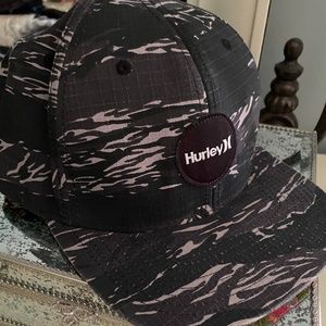 Hurley Hat Like-New